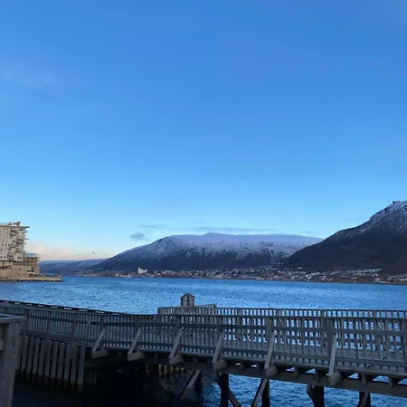 Royal On The Edge By The Sea Apartment Tromso