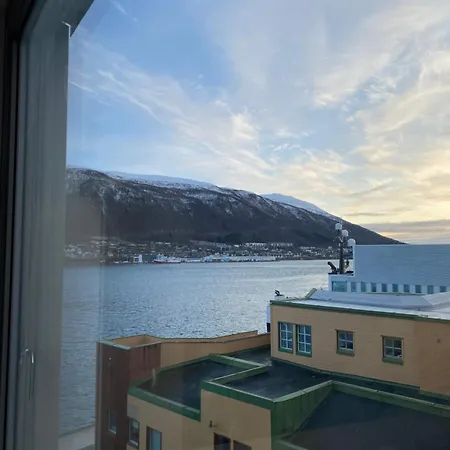 Royal On The Edge By The Sea Leilighet Tromsø
