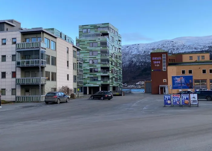 Royal On The Edge By The Sea *